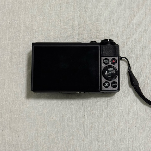 PowerShot G7 X Mark II with Spare Battery - Picture 4 of 10